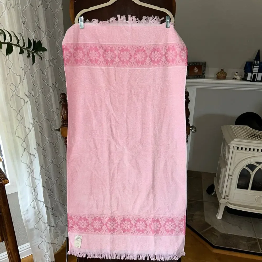 NWT 2 vintage pink JCPenny bath towels floral pattern fringed edges